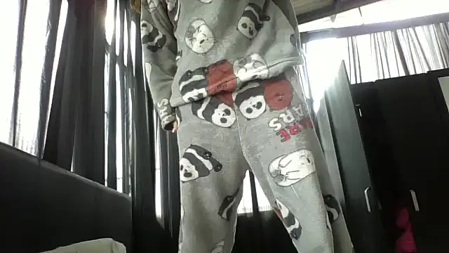 Snapshot of Paulita_x3 chatting on February 15, 2025, 2:22 pm Paulita x3 online show from February 15, 2025, 2:22 pm