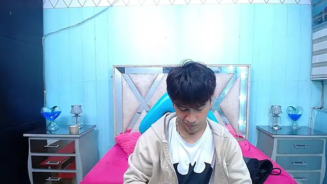 Snapshot of alex_477 chatting on September 23, 2025, 11:39 am alex 477 online show from September 23, 2025, 11:39 am