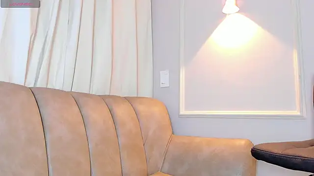 Lia walton online show from December 3, 2025, 1:10 pm