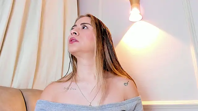 Lia walton online show from December 22, 2025, 12:05 pm