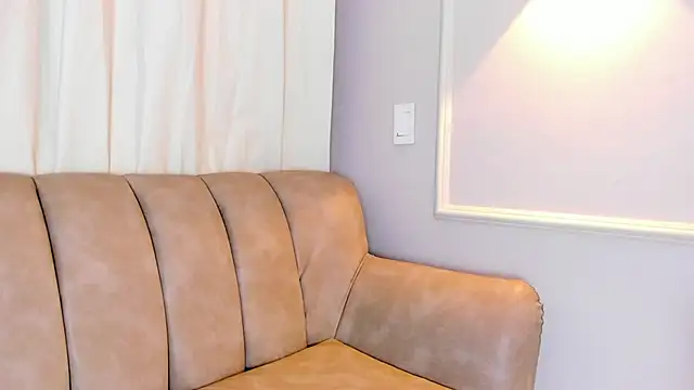 Lia walton online show from February 11, 2025, 11:53 am