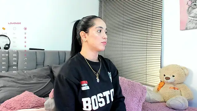 Snapshot of Gigi-bom chatting on November 12, 2025, 12:04 am Gigi-bom online show from November 12, 2025, 12:04 am