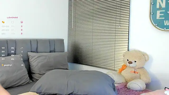 Snapshot of Gigi-bom chatting on October 22, 2025, 11:25 pm Gigi-bom online show from October 22, 2025, 11:25 pm