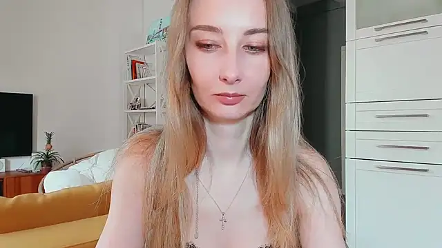 Maiami000 online show from April 15, 2026, 11:27 am