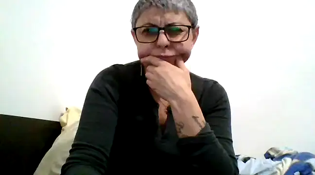Snapshot of roseblak42 chatting on February 28, 2025, 6:31 pm roseblak42 online show from February 28, 2025, 6:31 pm
