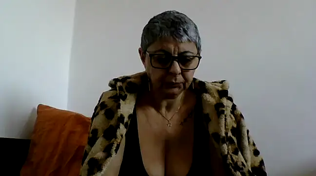 Snapshot of roseblak42 chatting on March 5, 2025, 10:55 am roseblak42 online show from March 5, 2025, 10:55 am