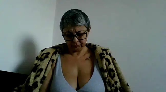 Snapshot of roseblak42 chatting on March 9, 2025, 3:27 pm roseblak42 online show from March 9, 2025, 3:27 pm