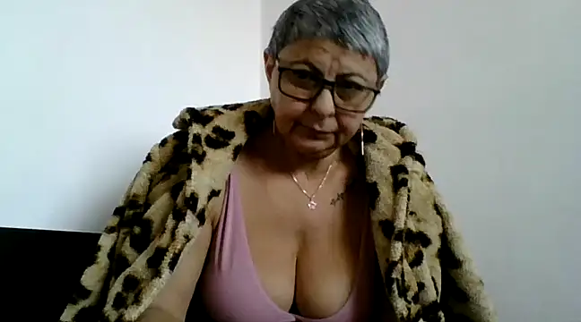 Snapshot of roseblak42 chatting on February 26, 2025, 1:54 pm roseblak42 online show from February 26, 2025, 1:54 pm