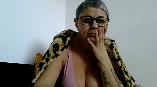 Snapshot of roseblak42 chatting on February 21, 2025, 2:16 pm roseblak42 online show from February 21, 2025, 2:16 pm