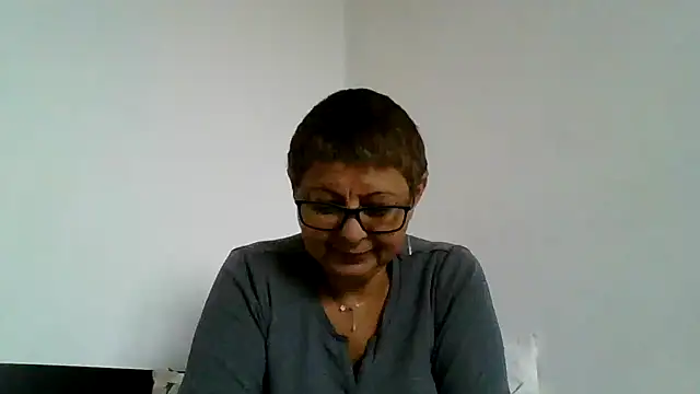 Snapshot of roseblak42 chatting on October 3, 2025, 8:38 am roseblak42 online show from October 3, 2025, 8:38 am