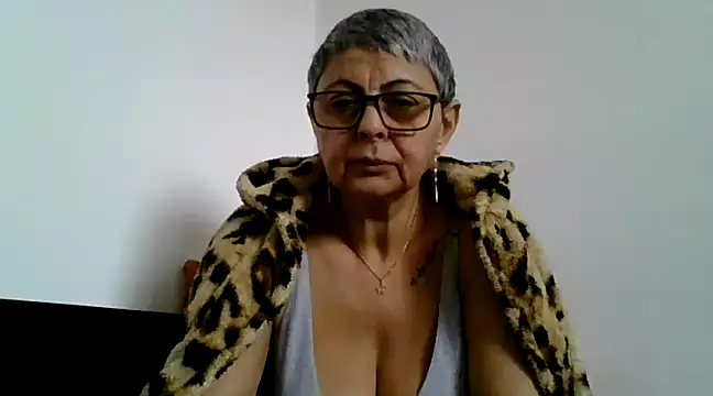 Snapshot of roseblak42 chatting on March 3, 2025, 9:55 am roseblak42 online show from March 3, 2025, 9:55 am