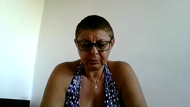 Snapshot of roseblak42 chatting on September 16, 2025, 3:35 pm roseblak42 online show from September 16, 2025, 3:35 pm