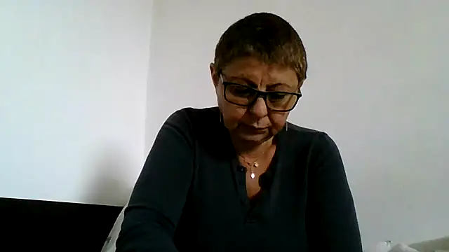 Snapshot of roseblak42 chatting on October 1, 2025, 11:58 am roseblak42 online show from October 1, 2025, 11:58 am