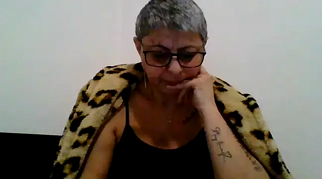 Snapshot of roseblak42 chatting on February 20, 2025, 6:35 pm roseblak42 online show from February 20, 2025, 6:35 pm