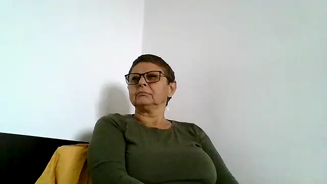 Snapshot of roseblak42 chatting on October 7, 2025, 12:28 pm roseblak42 online show from October 7, 2025, 12:28 pm