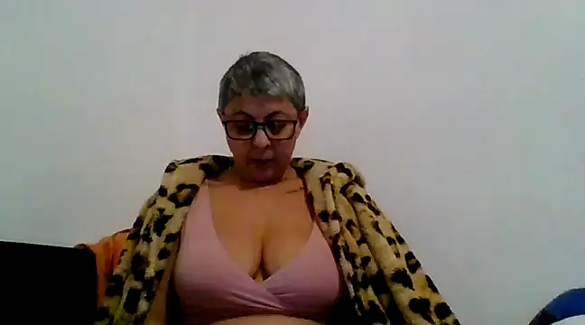 Snapshot of roseblak42 chatting on February 23, 2025, 4:57 pm roseblak42 online show from February 23, 2025, 4:57 pm