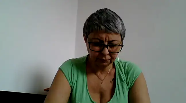 Snapshot of roseblak42 chatting on March 18, 2025, 9:34 am roseblak42 online show from March 18, 2025, 9:34 am