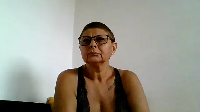 Snapshot of roseblak42 chatting on September 20, 2025, 3:17 pm roseblak42 online show from September 20, 2025, 3:17 pm