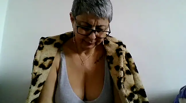 Snapshot of roseblak42 chatting on March 3, 2025, 1:12 pm roseblak42 online show from March 3, 2025, 1:12 pm