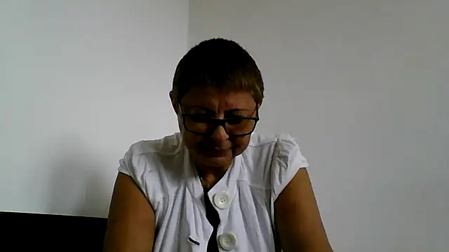 Snapshot of roseblak42 chatting on September 30, 2025, 9:26 am roseblak42 online show from September 30, 2025, 9:26 am