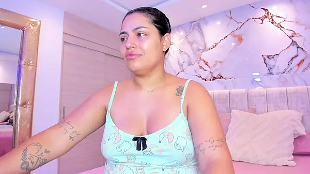 kiana cream online show from November 30, 2025, 2:07 pm