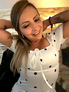  Abril-Office1 online show from September 24, 2025, 3:07 pm