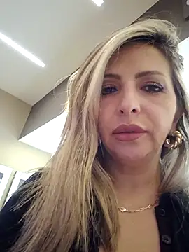  Abril-Office1 online show from March 13, 2025, 7:39 pm