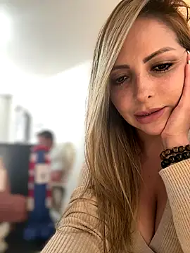  Abril-Office1 online show from September 23, 2025, 3:19 pm