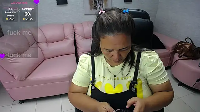 Snapshot of Penelope_Nipples_ chatting on February 8, 2025, 12:28 pm Penelope Nipples online show from February 8, 2025, 12:28 pm