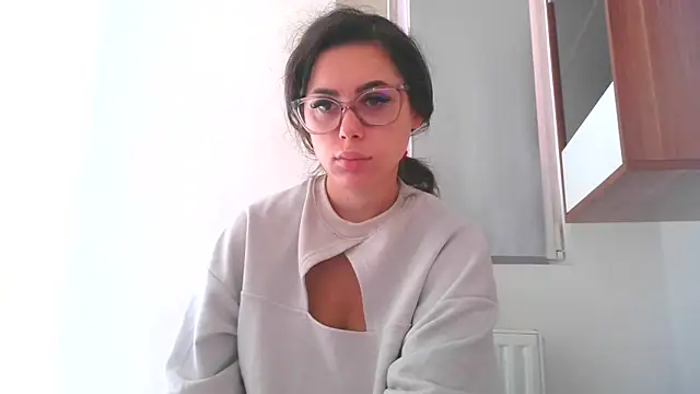 LovelyJulliette online show from October 19, 2025, 12:19 pm