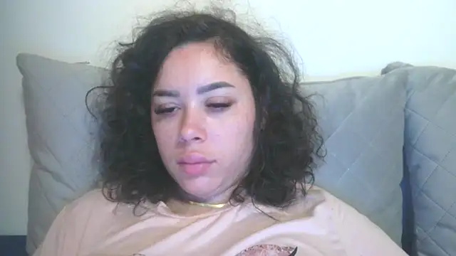 LovelyJulliette online show from December 3, 2025, 12:37 pm