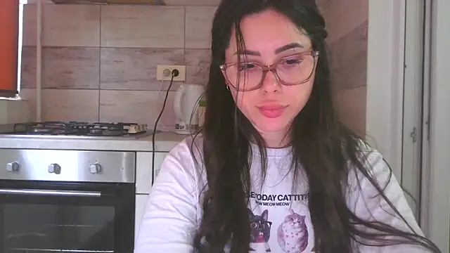 LovelyJulliette online show from May 17, 2026, 3:23 pm