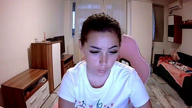 Snapshot of LovelyJulliette chatting on September 11, 2025, 4:07 pm LovelyJulliette online show from September 11, 2025, 4:07 pm