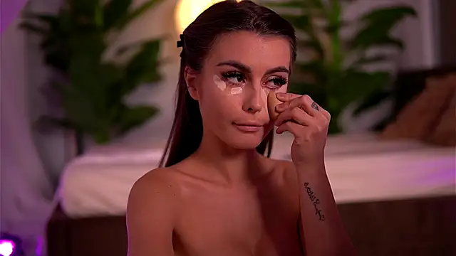 KaylaBray online show from October 18, 2025, 2:57 am