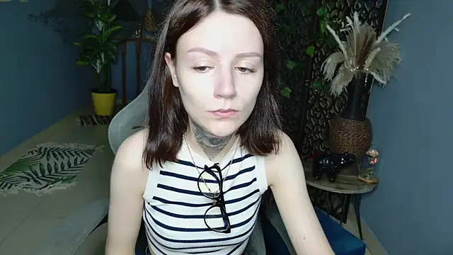 VeliraBraitberg online show from July 28, 2026, 5:48 am