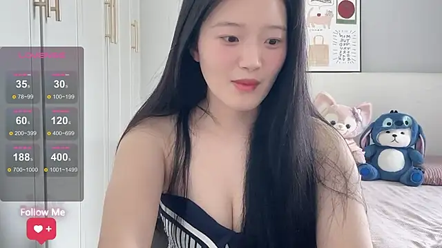 Snapshot of rose-u chatting on April 14, 2026, 1:10 am rose-u online show from April 14, 2026, 1:10 am