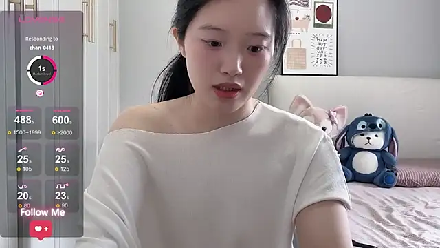 Snapshot of rose-u chatting on April 15, 2026, 1:22 am rose-u online show from April 15, 2026, 1:22 am