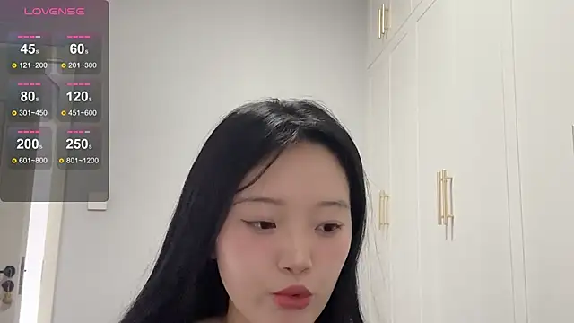 rose-u online show from October 3, 2025, 2:04 am