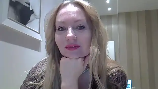 Snapshot of ZarinaSwift chatting on February 11, 2025, 4:44 am ZarinaSwift online show from February 11, 2025, 4:44 am
