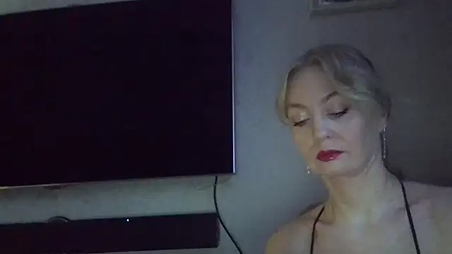 Snapshot of ZarinaSwift chatting on December 20, 2024, 4:31 am ZarinaSwift online show from December 20, 2024, 4:31 am