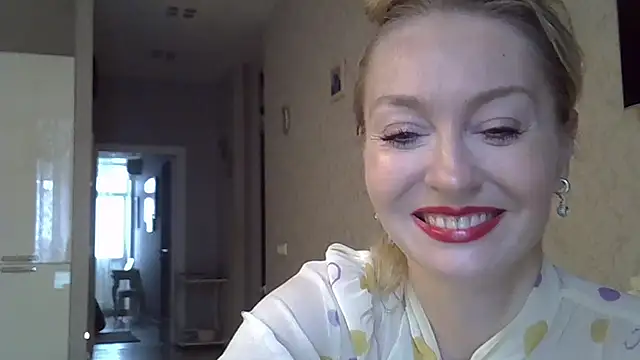 Snapshot of ZarinaSwift chatting on September 11, 2025, 4:34 am ZarinaSwift online show from September 11, 2025, 4:34 am