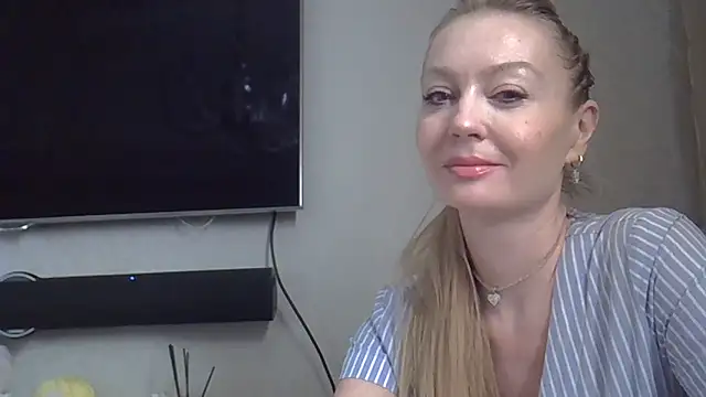Snapshot of ZarinaSwift chatting on February 7, 2026, 10:45 am ZarinaSwift online show from February 7, 2026, 10:45 am