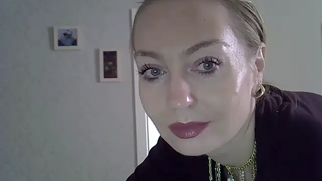 Snapshot of ZarinaSwift chatting on September 22, 2025, 4:29 am ZarinaSwift online show from September 22, 2025, 4:29 am