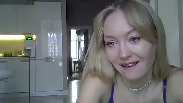 Snapshot of ZarinaSwift chatting on January 22, 2025, 4:44 am ZarinaSwift online show from January 22, 2025, 4:44 am