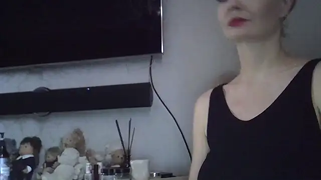 Snapshot of ZarinaSwift chatting on September 15, 2025, 4:24 am ZarinaSwift online show from September 15, 2025, 4:24 am
