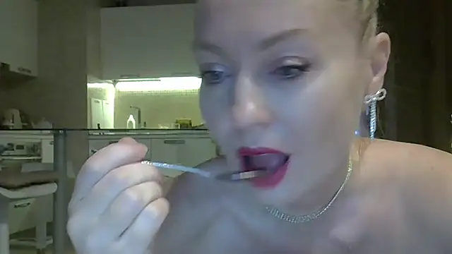 Snapshot of ZarinaSwift chatting on December 21, 2024, 4:09 am ZarinaSwift online show from December 21, 2024, 4:09 am