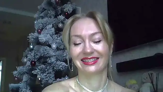 Snapshot of ZarinaSwift chatting on December 23, 2024, 4:44 am ZarinaSwift online show from December 23, 2024, 4:44 am