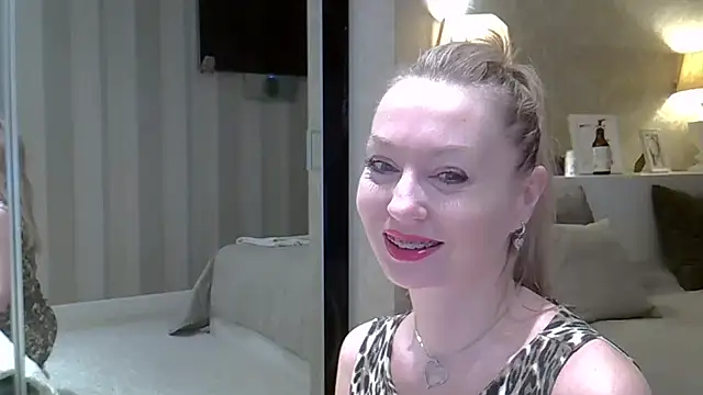 Snapshot of ZarinaSwift chatting on January 9, 2025, 4:30 am ZarinaSwift online show from January 9, 2025, 4:30 am