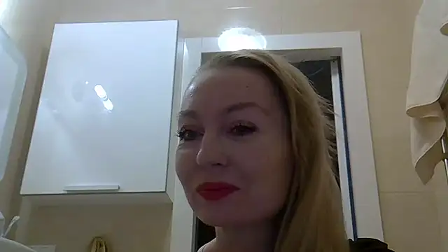 Snapshot of ZarinaSwift chatting on January 27, 2025, 4:41 am ZarinaSwift online show from January 27, 2025, 4:41 am