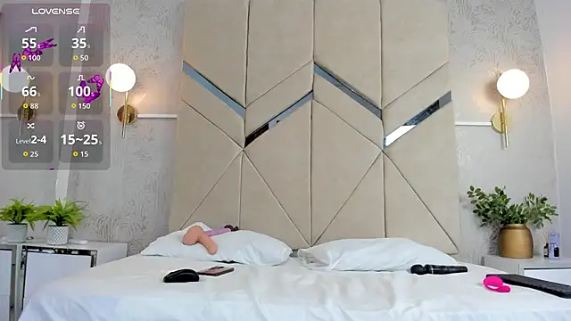 LiaVelez online show from October 8, 2025, 1:34 pm